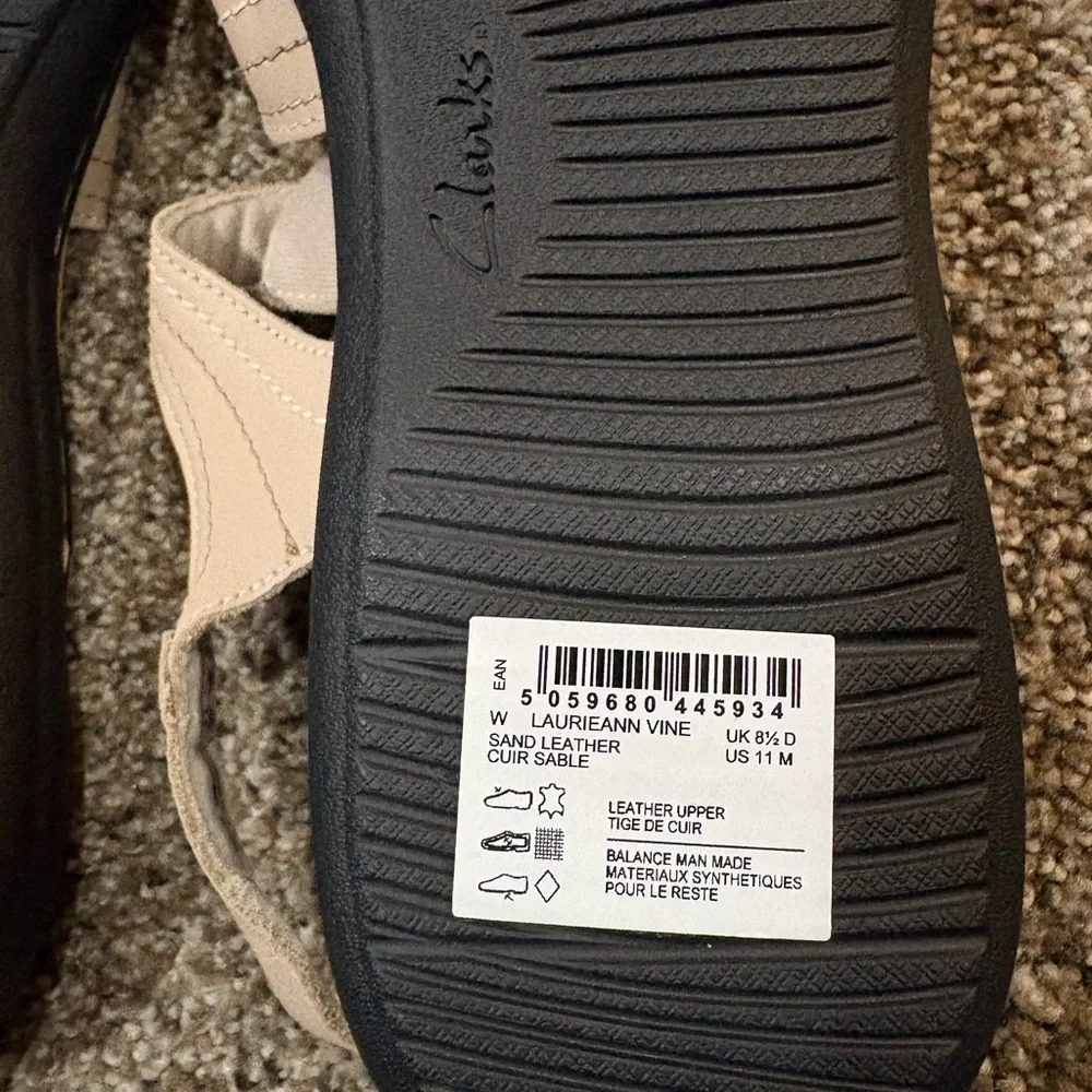 Clarks women’s Cream Strap Sandals - Picture 6 of 8